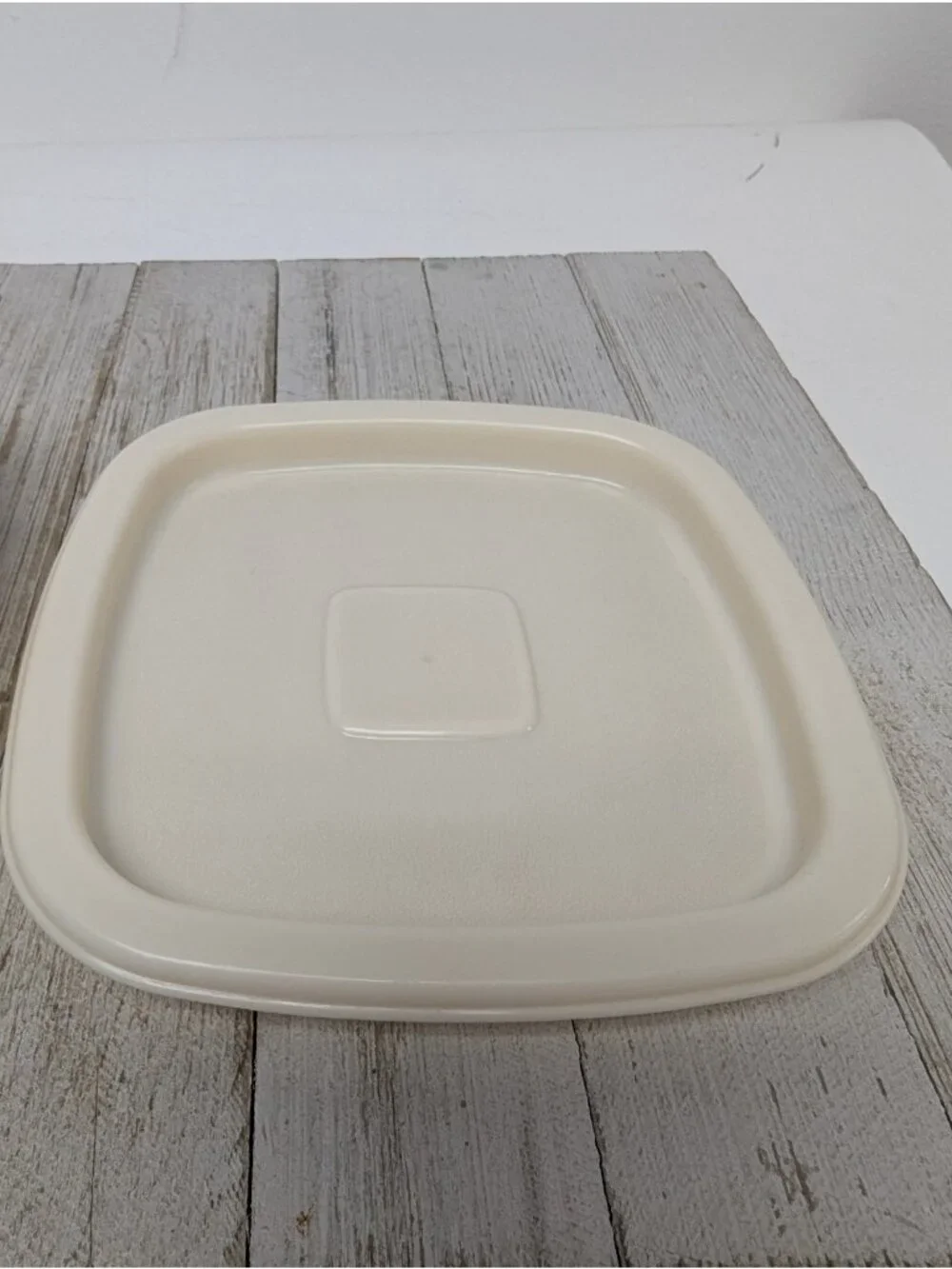 Rubbermaid 2 Cup Storage Container #2243 Square Servin Saver Almond Excellent